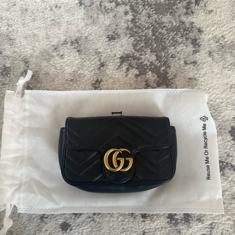 Gucci Super Mini GG Marmont Bag